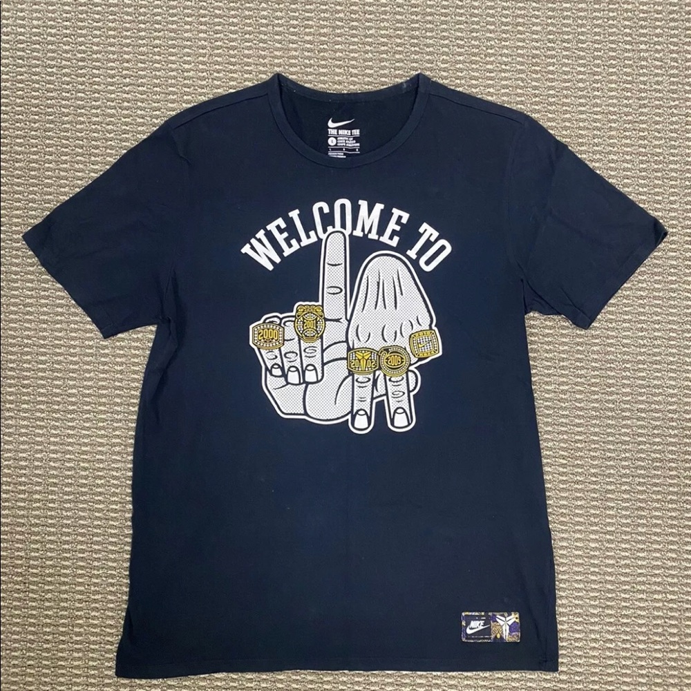 NIKE KOBE BRYANT 5 RINGS “WELCOME TO LA” LOS ANGELES LAKERS T-SHIRT LARGE